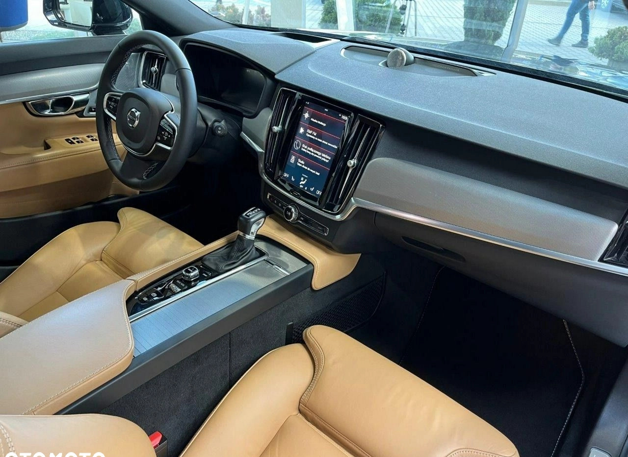 Volvo V90 cena 116900 przebieg: 106000, rok produkcji 2016 z Stronie Śląskie małe 466